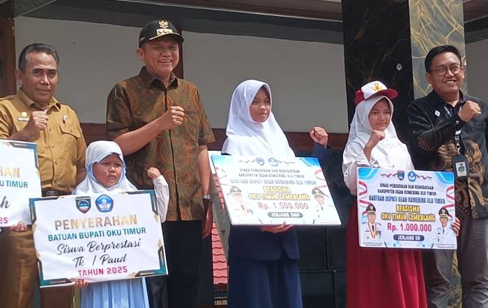 Bupati OKU Timur Ir. H. Lanosin, M.T., M.M., melaunching Program Dinas Pendidikan dan Kebudayaan Tahun 2025, Senin 16 Juni 2025, di Lapangan Koni Belitang.