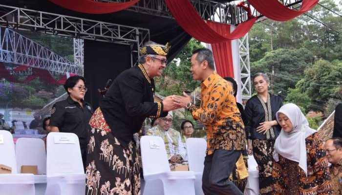 Wamen Fajar di Kuningan, Kearifan Lokal “Seren Taun” Mendidik Karakter Generasi Muda