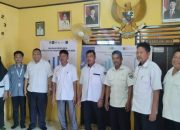 Mahasiswa KKN Universitas Nurul Huda Dampingi Perangkat Desa Tulung Harapan Pembuatan Piramida Penduduk