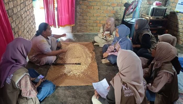 Mahasiswa KKN UNUHA Lakukan Survei UMKM di Desa Bawang Tikar, Gali Potensi Ekonomi Lokal