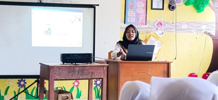 Mahasiswa Kuliah Kerja Nyata (KKN) Universitas Nurul Huda melaksanakan kegiatan mandiri berupa Pelatihan Canva