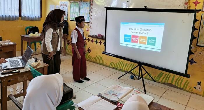 Pengenalan dalam Dunia Pendidikan Dasar melalui Program Word Wall dan Pendampingan Tahfidz Al-Qur’an Bagi Sekolah Dasar
