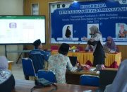 Tim pengabdian kepada masyarakat Universitas Nurul Huda melaksanakan kegiatan pendampingan sekaligus pembuatan modul ajar dan LKPD dwibahasa menulis puisi bagi para guru. Foto: dok/PKM