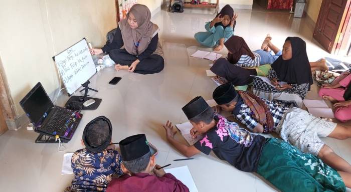 Mahasiswa KKN UNUHA Gelar Kegiatan Bimbingan Belajar di Desa Wana Makmur