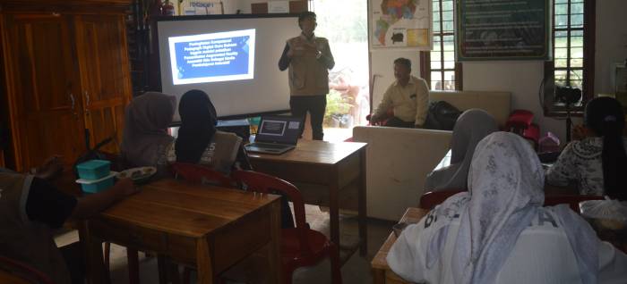 Mahasiswa KKN UNUHA Gelar Pelatihan Pembuatan Media Pembelajaran Interaktif Berbasis di SMP Negeri 3 Semendawai Timur
