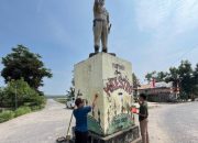 Gotong Royong, Warga-Mahasiswa KKN UNUHA Hadirkan Tugu Tulung Harapan Lebih Indah
