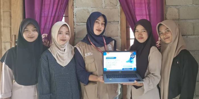 Mahasiswa KKN Edukasi Anak-Anak Soal Bahaya dan Manfaat Dunia Digital