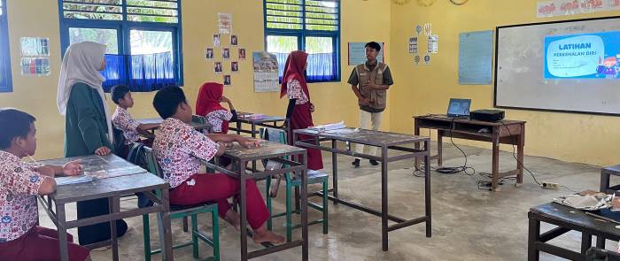 Siswa-siswi SDN 01 Krujon mengikuti kegiatan Edukasi Pengenalan Public Speaking