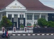 Kejaksaan Negeri (Kejari) OKU Timur resmi menetapkan dua tersangka kasus dugaan tindak pidana korupsi pengelolaan dana hibah