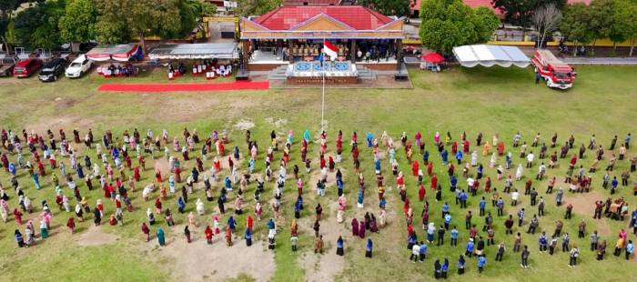 Kabupaten OKU Timur kembali menorehkan prestasi tingkat nasional, karena sukses memecahkan dua dari tiga target Rekor MURI. Foto: Himawan/Diknas OKUT