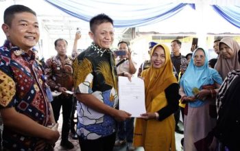 Bupati OKU Timur, Ir. H. Lanosin melaksankan rodshow terkait pelayanan publik. Foto: Diskominfo OKUT