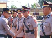Foto: HMS - Kapolres Ogan OKU Timur, AKBP Adik Listiyono, S.I.K, M.H saat memimpin upacara sertijab di Lapangan Apel Satya Haprabu, Jumat 1 Mei 2026-